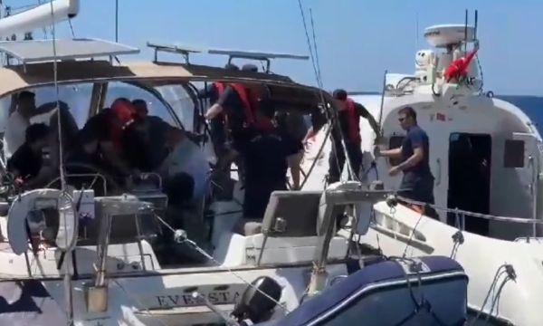 İzmir açıklarında FETÖ baskını.. 